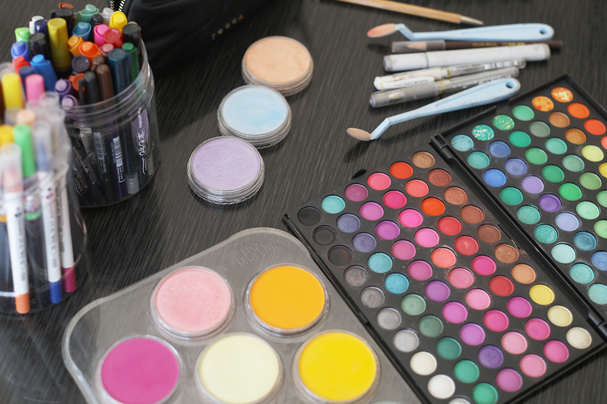 カラーセラピーで似合う色を見つけることも